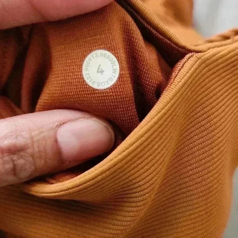 Lululemon Ribbed HR Yoga short - Picture 3 of 3